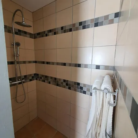 De 9 Personnes Avec Piscine