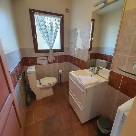 Holiday home De 9 Personnes Avec Piscine Salviac