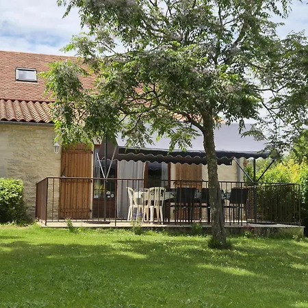 Gite De 9 Personnes Avec Piscine Holiday home