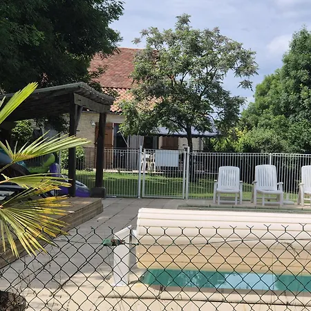 Holiday home Gite De 9 Personnes Avec Piscine