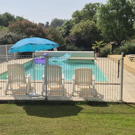 De 9 Personnes Avec Piscine Σπίτι διακοπών *