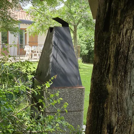 Holiday home De 9 Personnes Avec Piscine Salviac