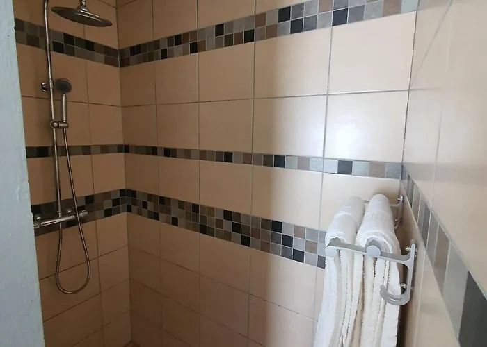 De 9 Personnes Avec Piscine